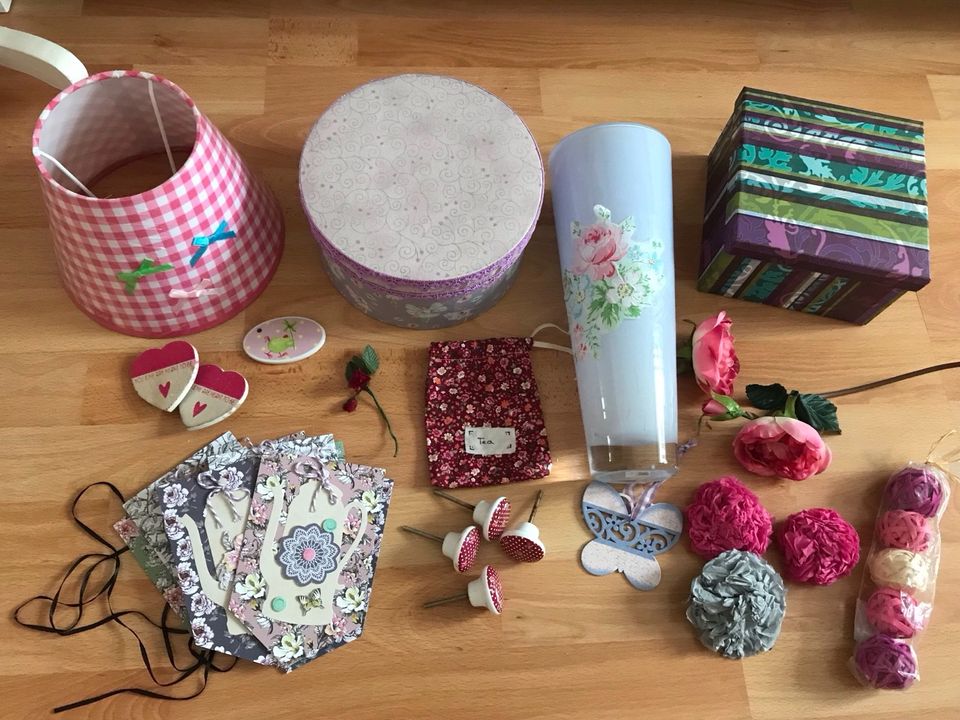 Deko Paket lila Flieder pink Vase Knäufe Girlande Boxen in Leipzig
