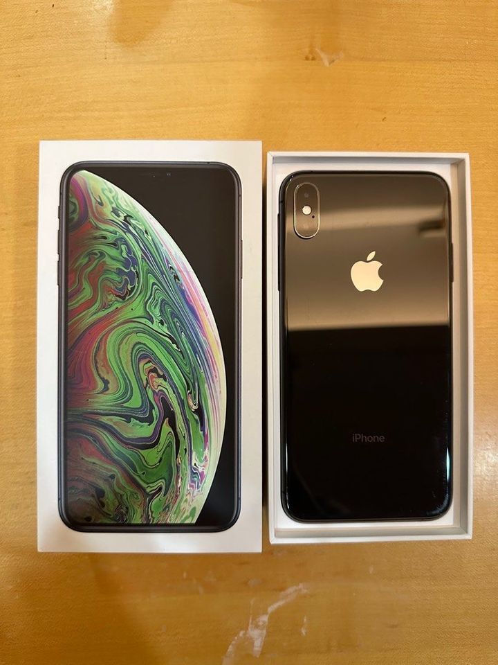 iPhone XS Max 64GB spacegrey in Berlin