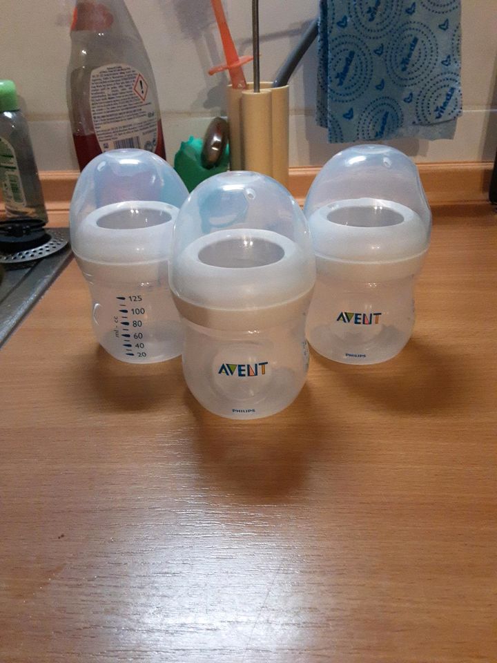 Neuwertige Avent Babyfläschen, Babyflaschen, je in Loiching