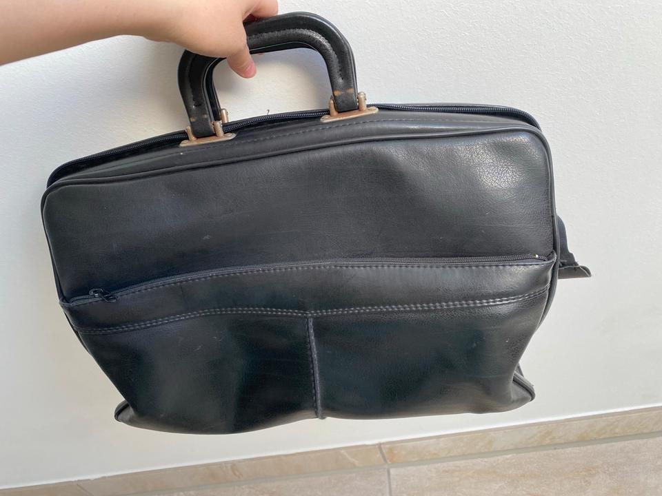 Schwarze Tasche Echtleder Leder Aktentasche Büro Job Arbeit in Limburg
