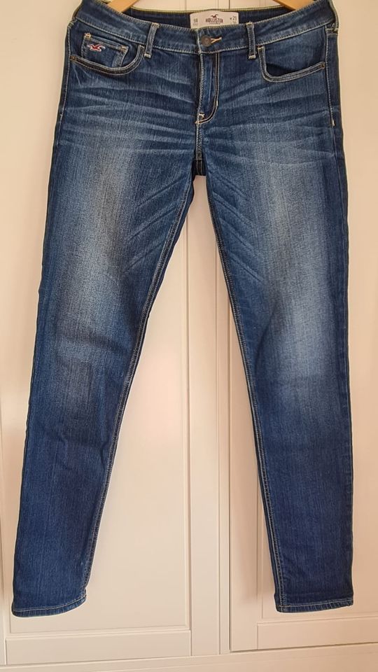 Neuwertige Hollister Jeans in dunkelblau W29 / L31 in Bremen