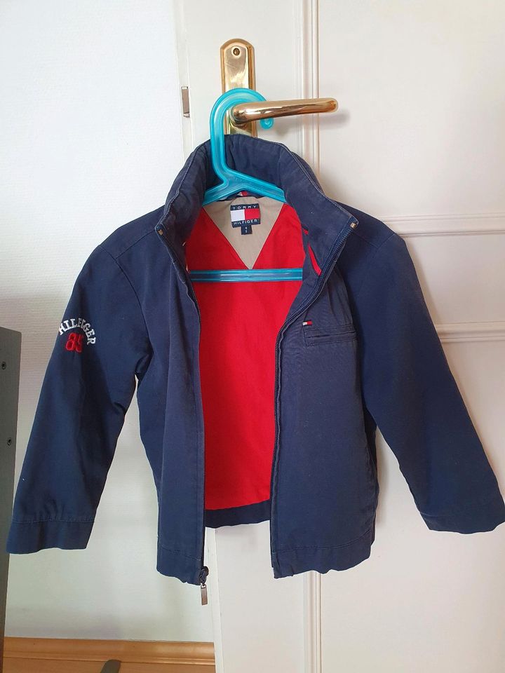 Tolle Tommy Hilfiger Jacke - blau - Frühling Sommer Gr 4 in Frankfurt am Main