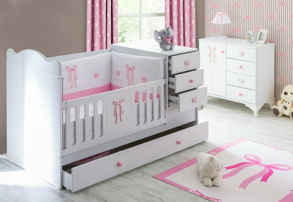 KUPON FIYONK Babyzimmer/Kleiderschrank/Bett/Kommode/Wiegefunktion in Glinde