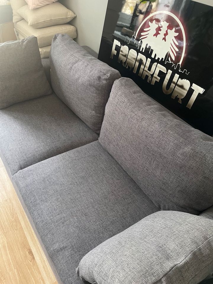 Gemütliche Zweier-Couch in Frankfurt am Main