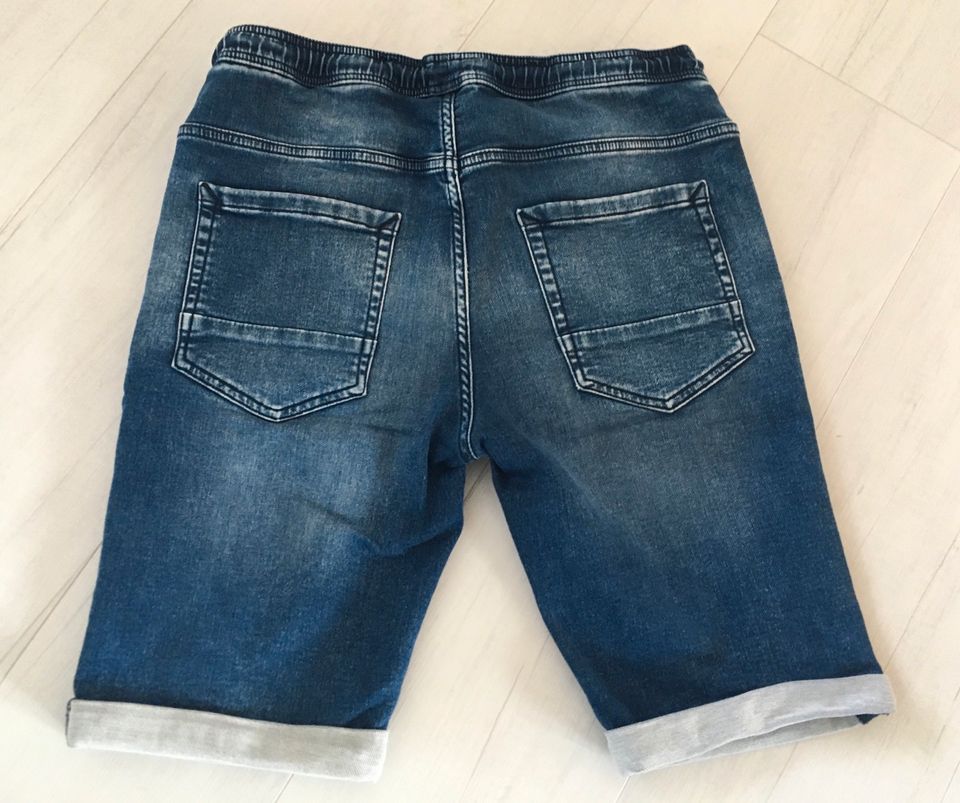 Jeans, kurz,  mit Gummizug, Gr. S, Bundweite 40 cm, Stretch in Glauchau