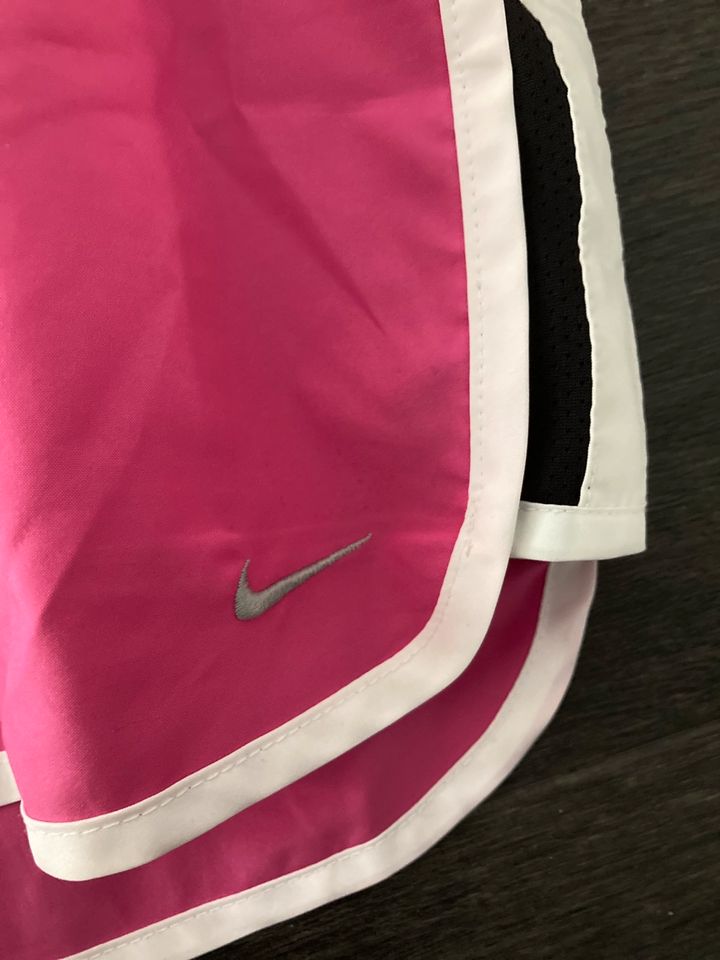 Nike Laufshorts Shorts pink Gr. D in Karlsruhe