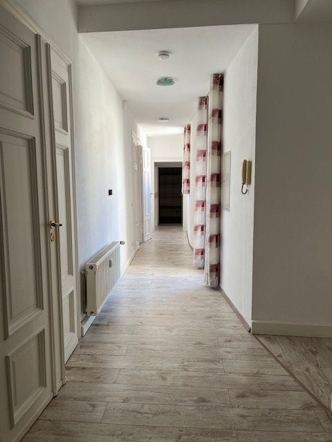 Großzügige 4 Zimmerwohnung mit Balkon und Fahrstuhl wartet auf DICH! in Altenburg