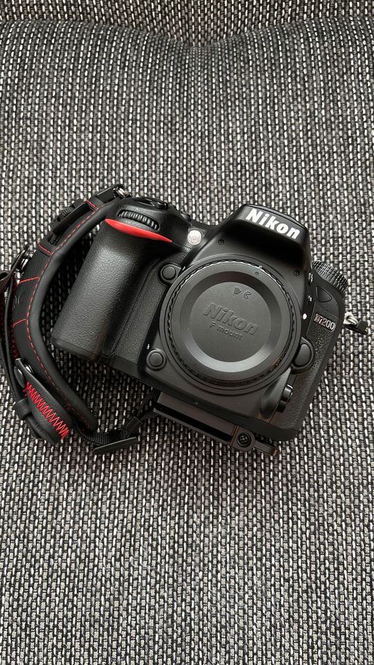 Nikon D7200 + Nikon Objektive u.w Ausrüstung in Brilon