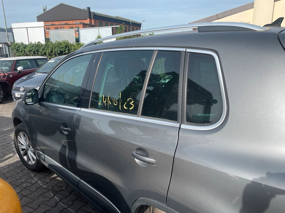 Schlachtfest VW Tiguan 5N Facelift Haube Stoßstange Kotflügel Tür in Bochum