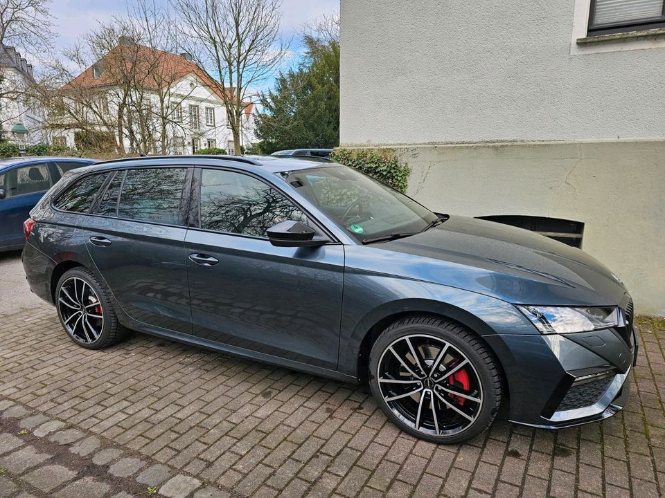 Skoda Octavia RV iV Hybrid Kombi LED Panoramadach Garantie sofort in Soest