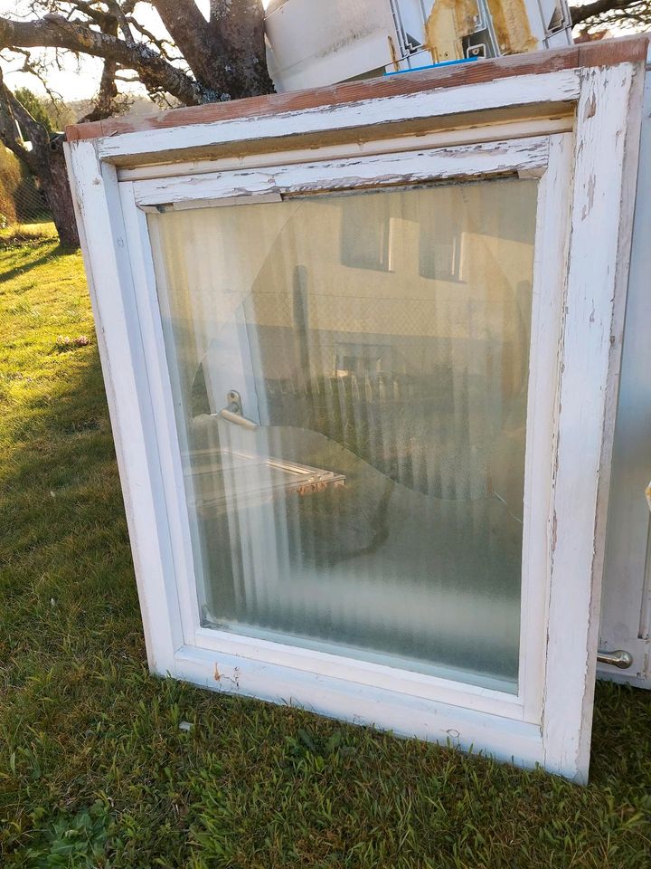 Holzfenster gebraucht defekte Scheibe in Adelsried