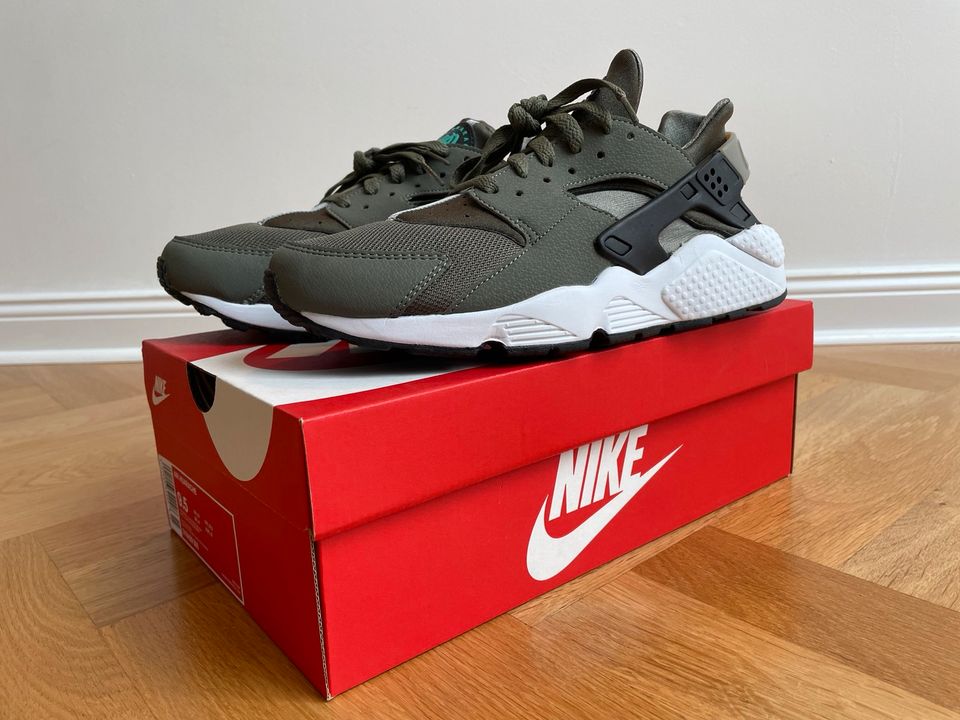 SNEAKER NIKE AIR HUARACHE IRON GREEN GR.43 in Berlin