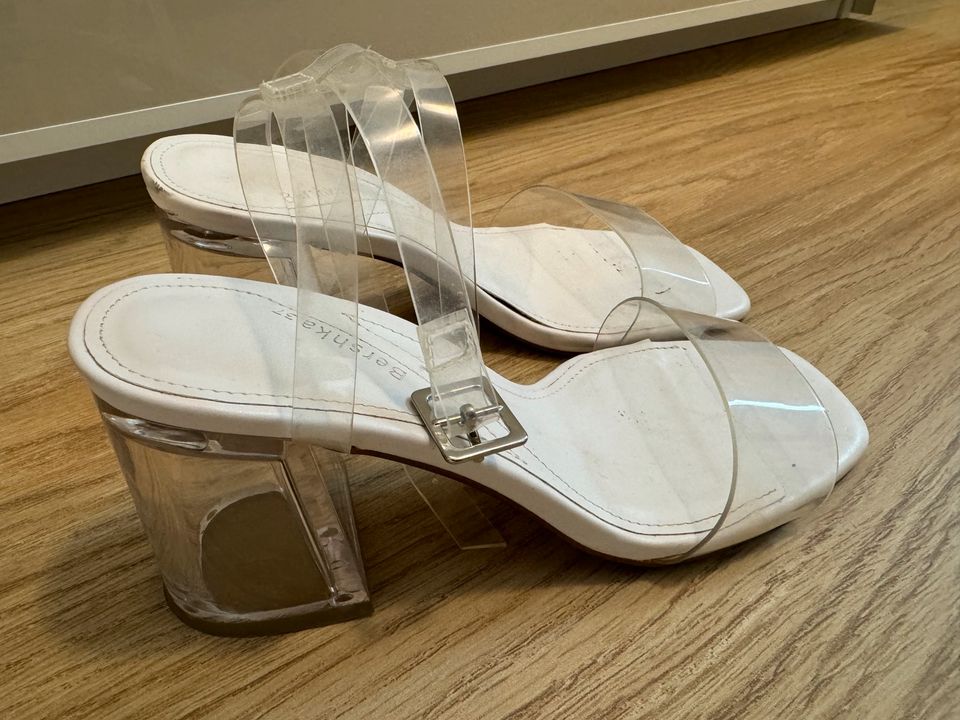 Bershka Absatzschuhe transparent in Berlin