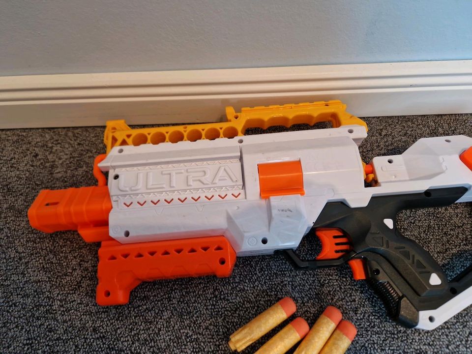 Nerf Ultra Dorado mit 4 Original Pfeilen in Osterby bei Medelby