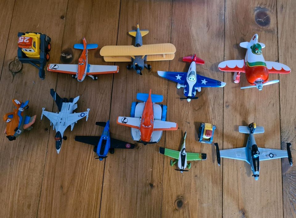 Planes Flugzeuge und Fahrzeuge aus Metall von Mattel Disney Pixar in Peißenberg