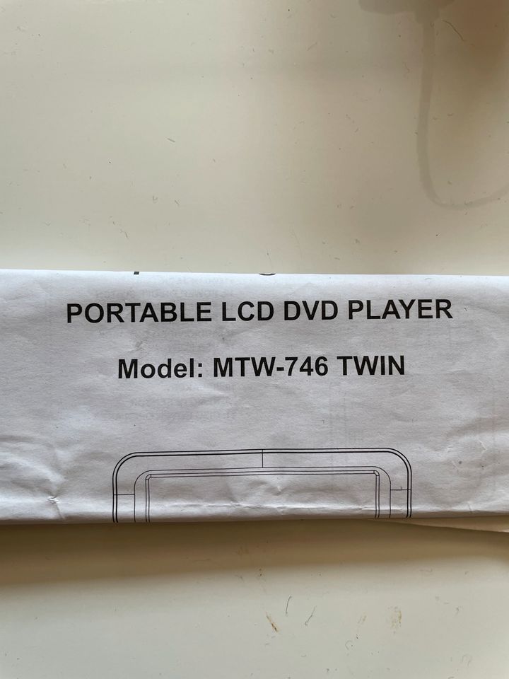 PORTABLE LCD TWIN DVD PLAYER in Brackenheim