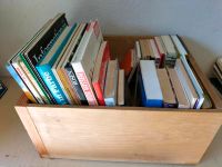 Kiste mit 30 alten Büchern günstig abzugeben Rheinland-Pfalz - Hachenburg Vorschau