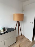 Tripod Stehlampe in Beige von Westwing Niedersachsen - Braunschweig Vorschau