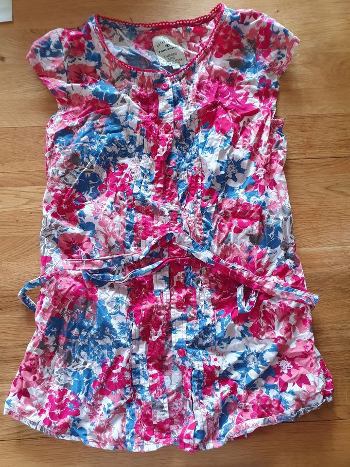 Bluse mit Blumenmuster von Tom Tailor in Marburg