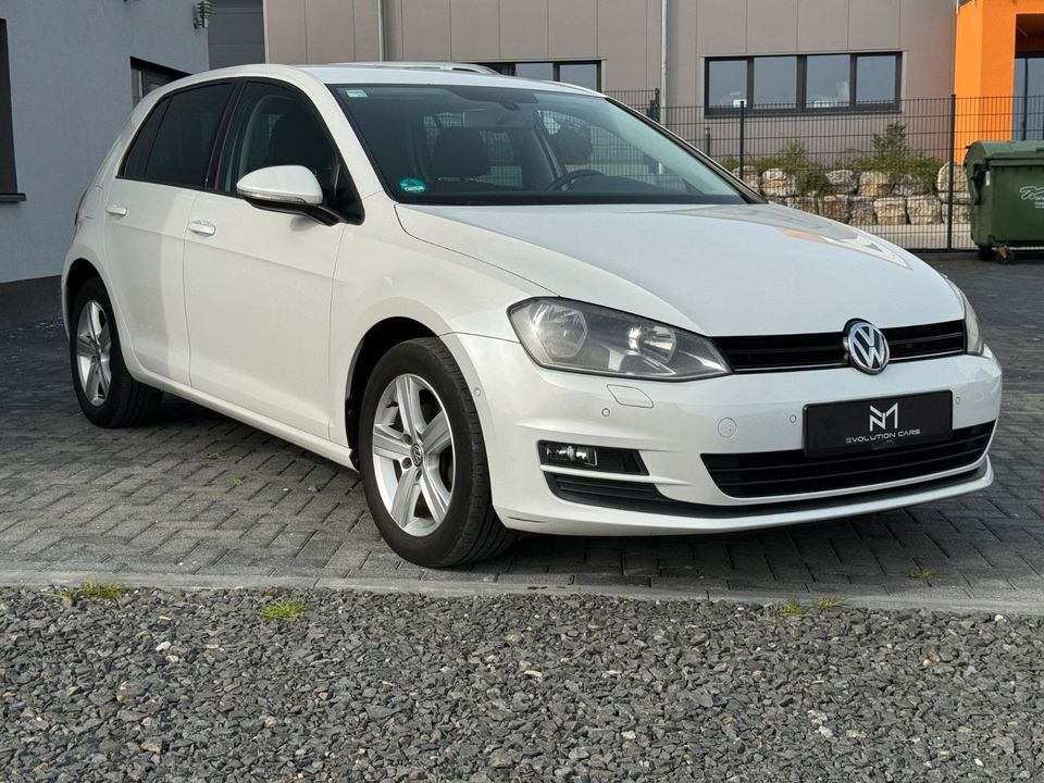 Volkswagen Golf VII Lim. Comfortline 4Motion Standheizung in Kassel