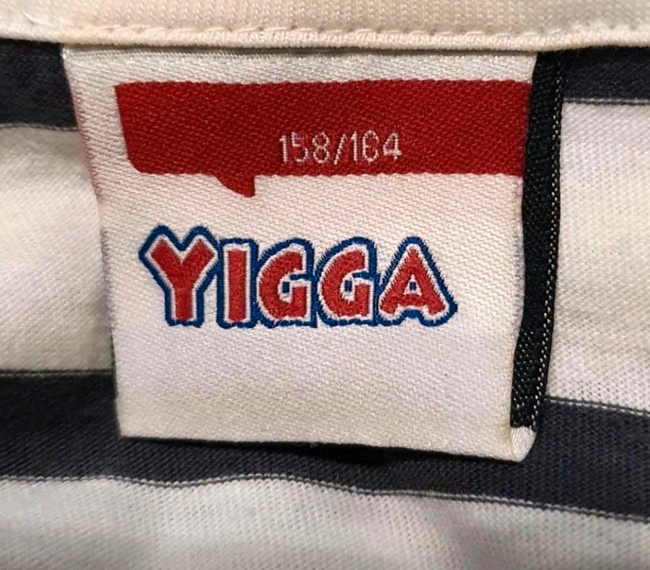 T-Shirt mit Glitzerschrift von yigga - Größe 158/164 in Freiburg im Breisgau