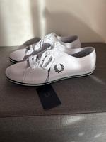 Fred Perry Sneaker Damen Gr. 39 NEU Weiß Niedersachsen - Großefehn Vorschau