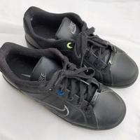 Nike  Sneaker schwarz  UK 5,5   Gr. 38,5 Hessen - Vellmar Vorschau