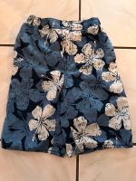 Badehose blau mit weißen Blumen Gr. 122 Bayern - Helmbrechts Vorschau