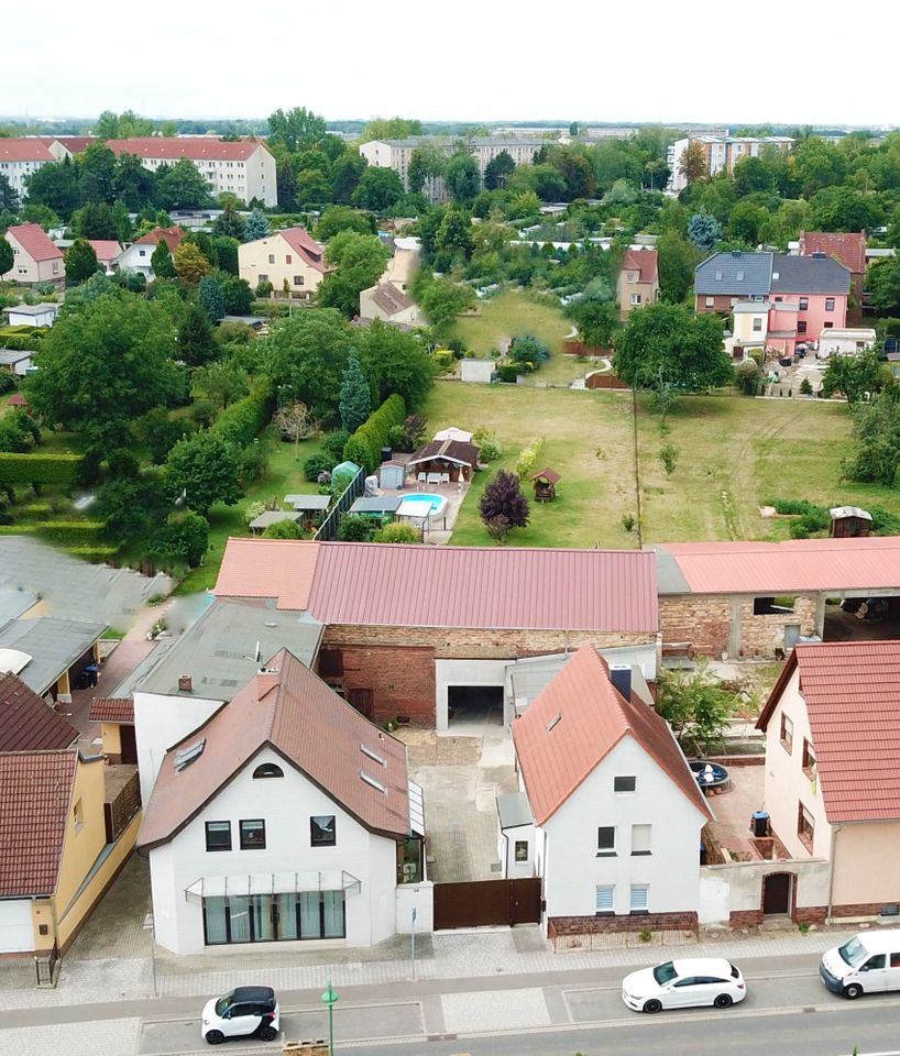 2 Wohnhäuser ideal zur Ferienhausvermietung mit großem Grundstück & Pool in Wolfen