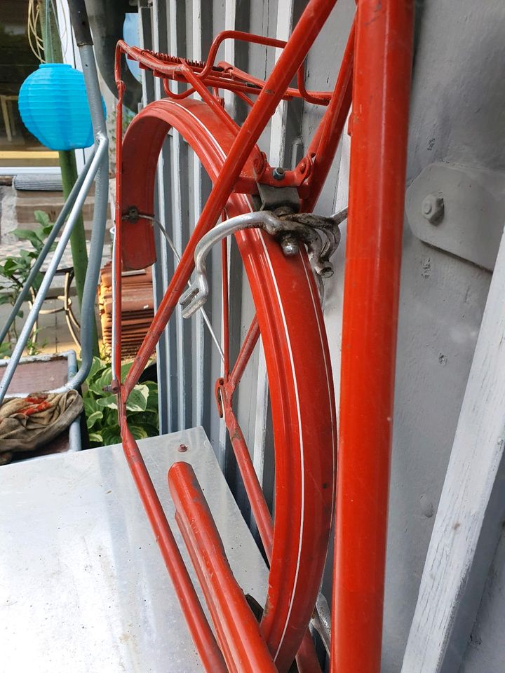 DDR-26-Zoll- Rahmen in rot Herrenrad in Halle