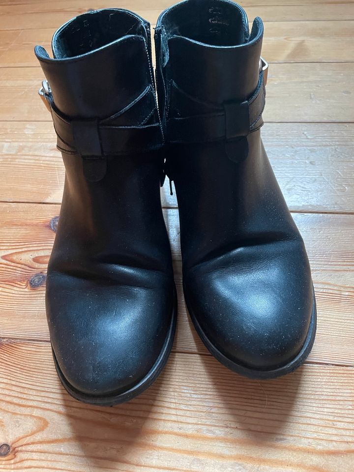 Klassische Chelsea Leder Boots Stiefel Gr.40 in Asperg