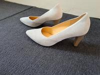 Graue Damenschuhe mit leichtem Glitzer Gr. 4,5 von Gabor Niedersachsen - Hildesheim Vorschau