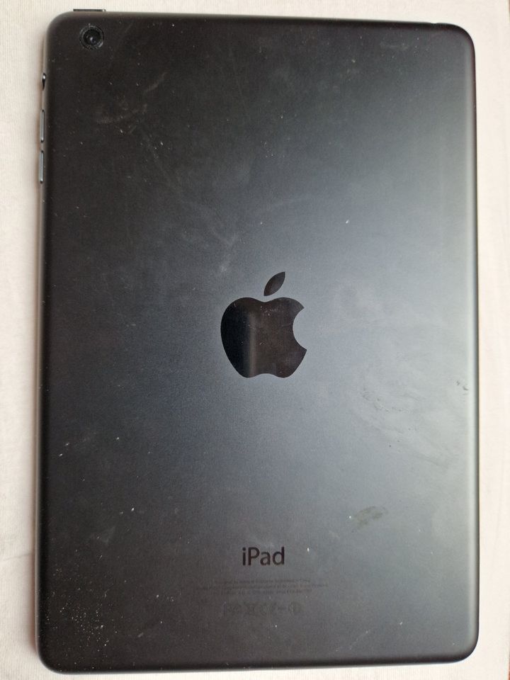 Apple Ipad Mini 1. Generation incl. Case in rot, 16GByte in München
