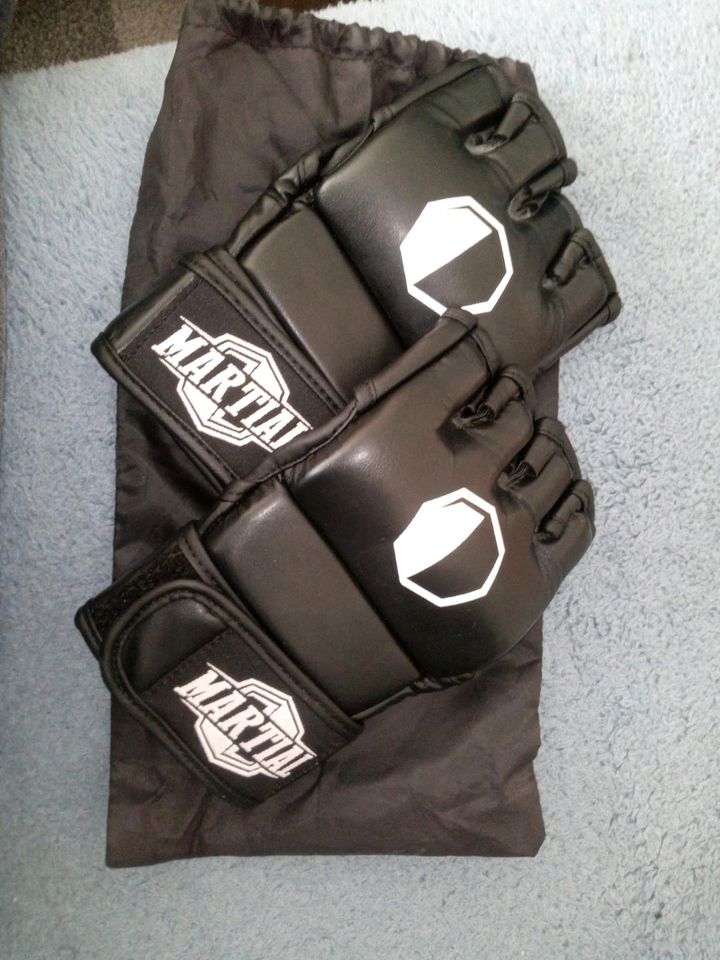 2 Paar Martial Handschuhe Größe M und L Kickboxen mma Boxhandschu in Seddiner See