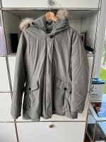 Woolrich Daunen-Parka Gr. XL (42) - Grau Frankfurt am Main - Harheim Vorschau