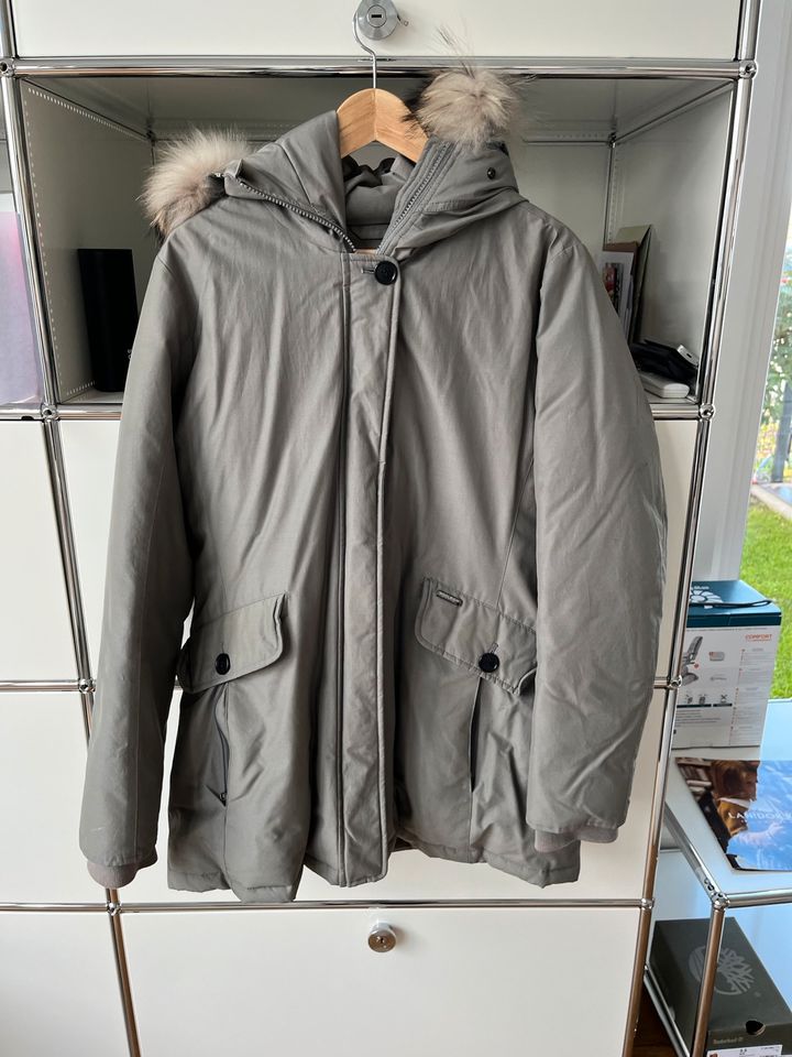 Woolrich Daunen-Parka Gr. XL (42) - Grau in Frankfurt am Main