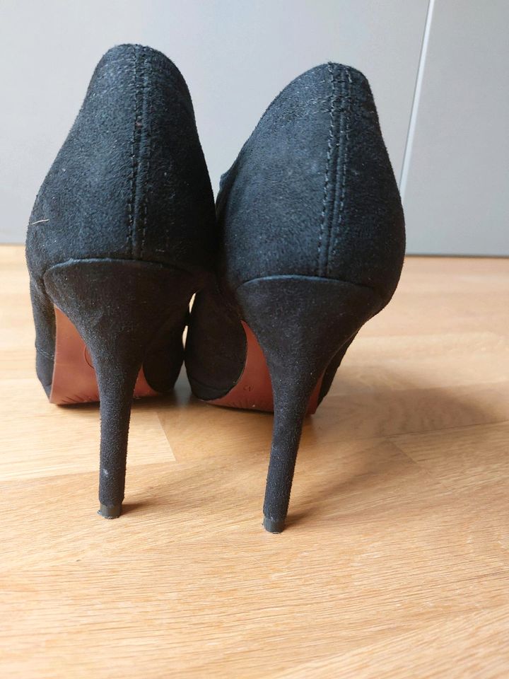 Schwarze High Heels in Handorf