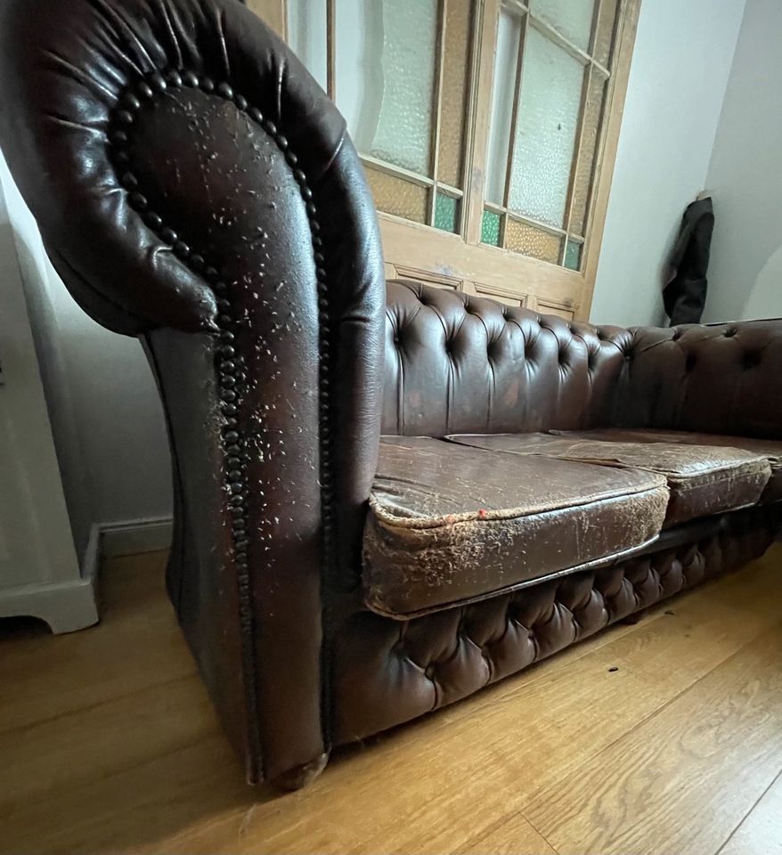 Chesterfield 3-er Sofa Original used nachhaltig Antik Dreisitzer in Kürten