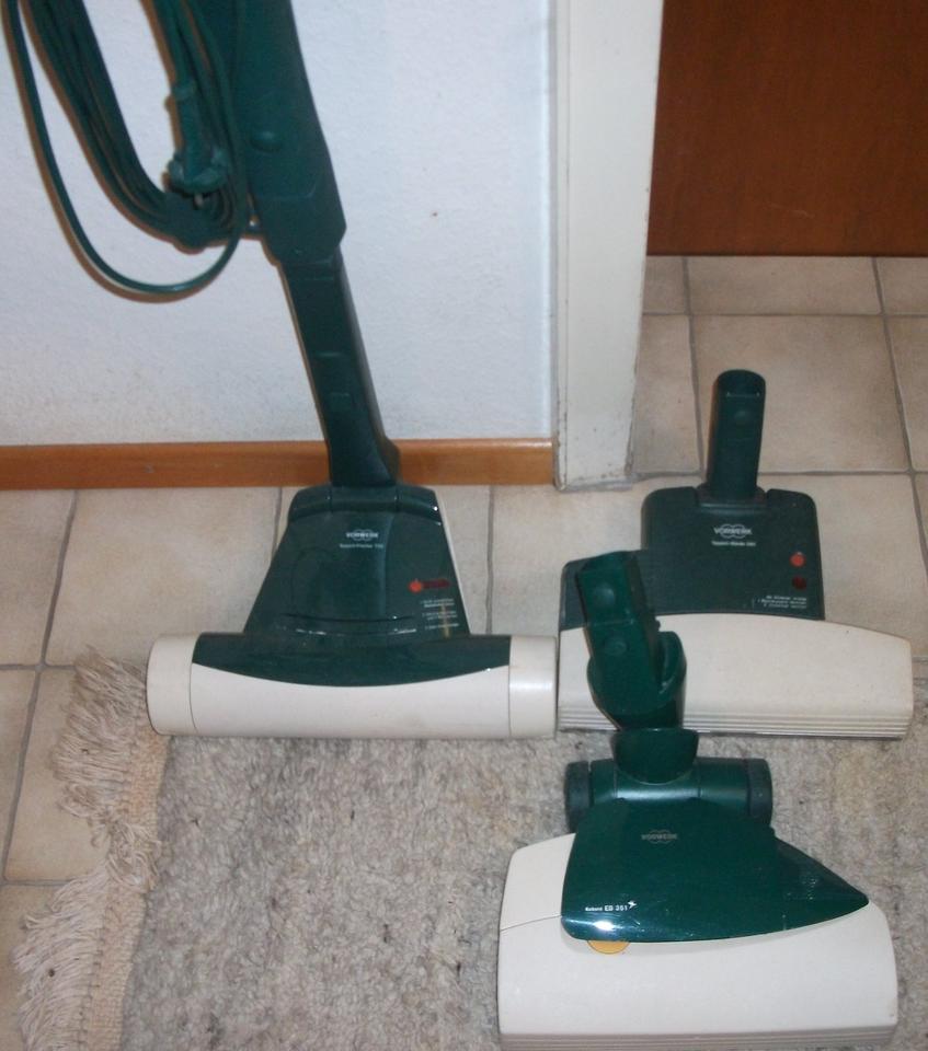 Vorwerk Bodenstaubsauger Typ Tiger 251 mit viel Zubehör in Kelkheim