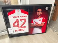 Jamal Musiala Original signiertes und gerahmtes Trikot FCB Nordrhein-Westfalen - Gütersloh Vorschau