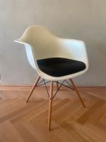 Vitra - Eames Plastic Armchair DAW München - Thalk.Obersendl.-Forsten-Fürstenr.-Solln Vorschau