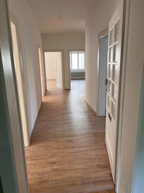 helle freundliche, renovierte 4-Zimmer-Hochparterre-Altbau-Wohnun in Bayreuth