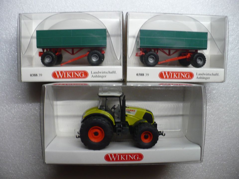 Wiking Claas Axion 850 mit Doppelbereifung u. 2 Anhänger 1:87 in Niederaula