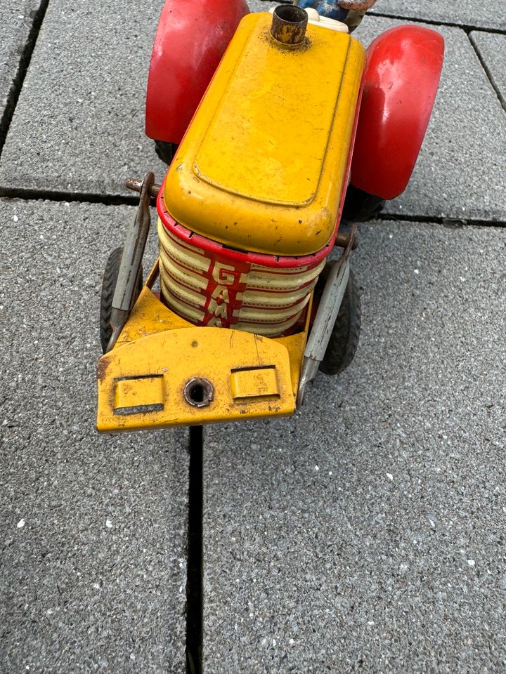 Traktor Blechspielzeug Arnold Kipphänger alt in Bühl