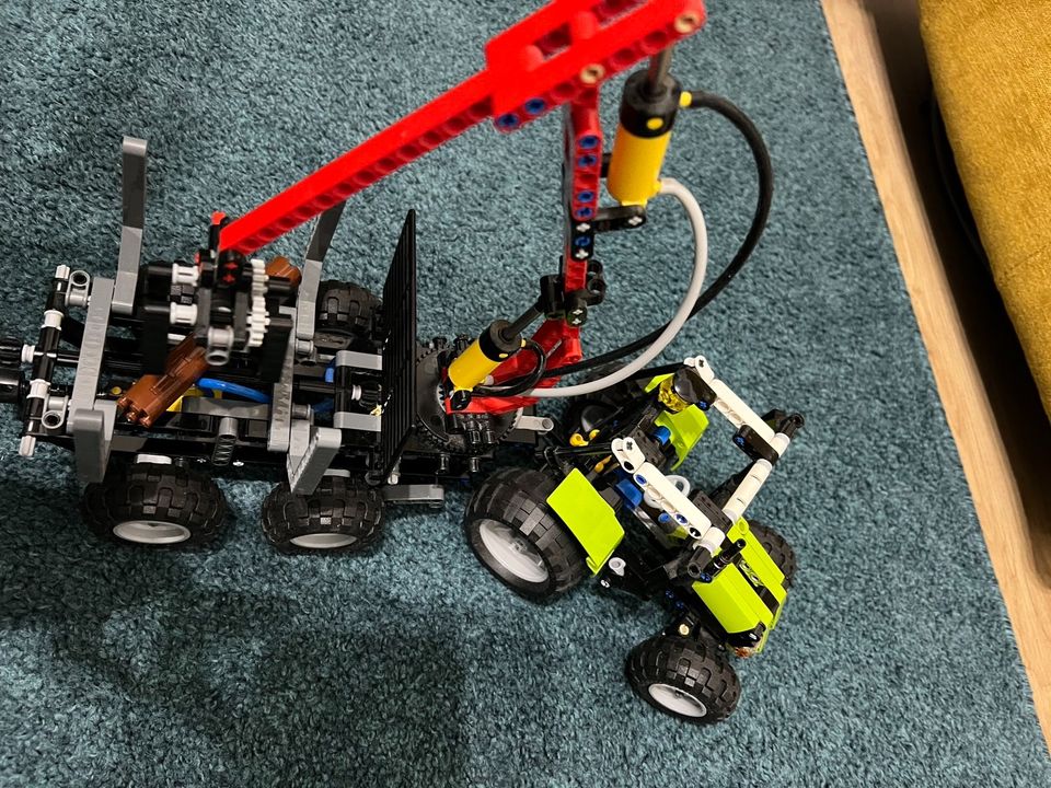 LEGO TECHNIC: Traktor mit Forstkran (8049) in Tauberbischofsheim