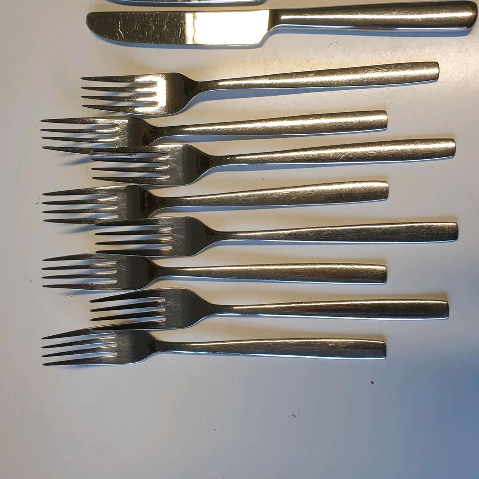 WMF CROMAGAN 8 Gabeln + 8 Messer in Heinsberg