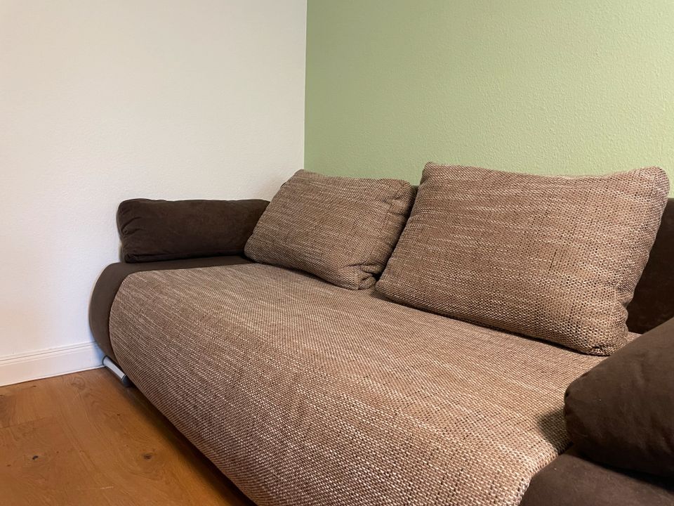 Naki Sofa/Couch mit Schlaffunktion und Bettkasten in Königstein im Taunus