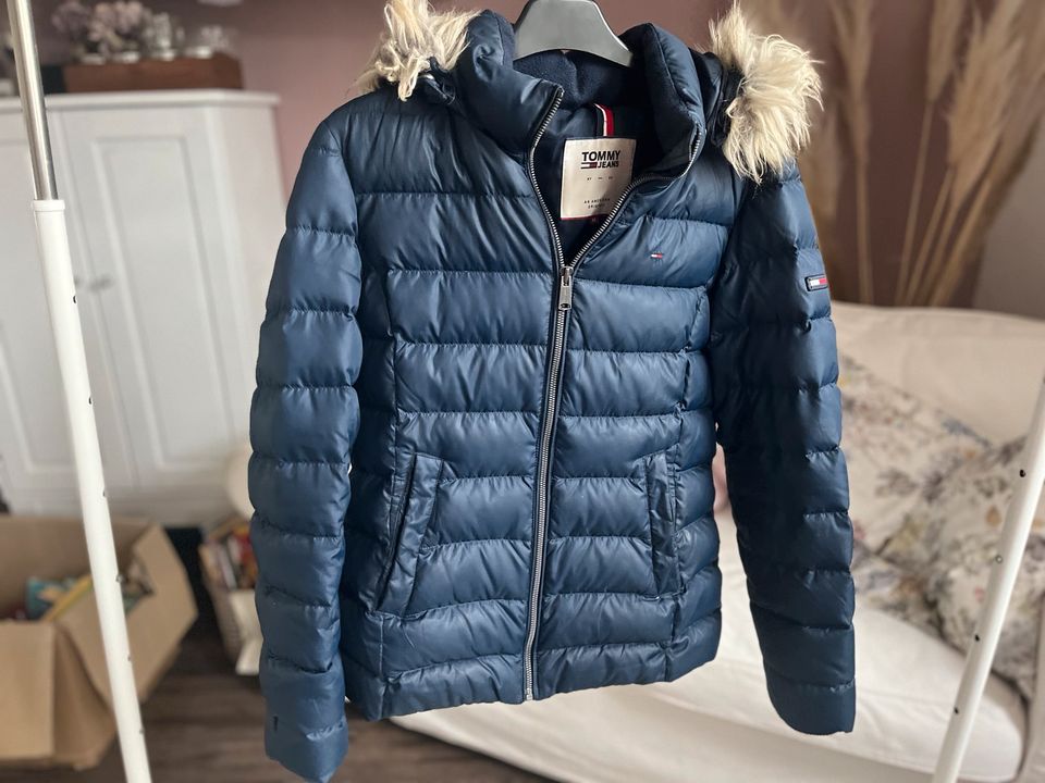 Tommy Hilfiger Jacke Winterjacke. Gr. M. Dunkel blau in Niedersachsen -  Lindhorst | eBay Kleinanzeigen ist jetzt Kleinanzeigen