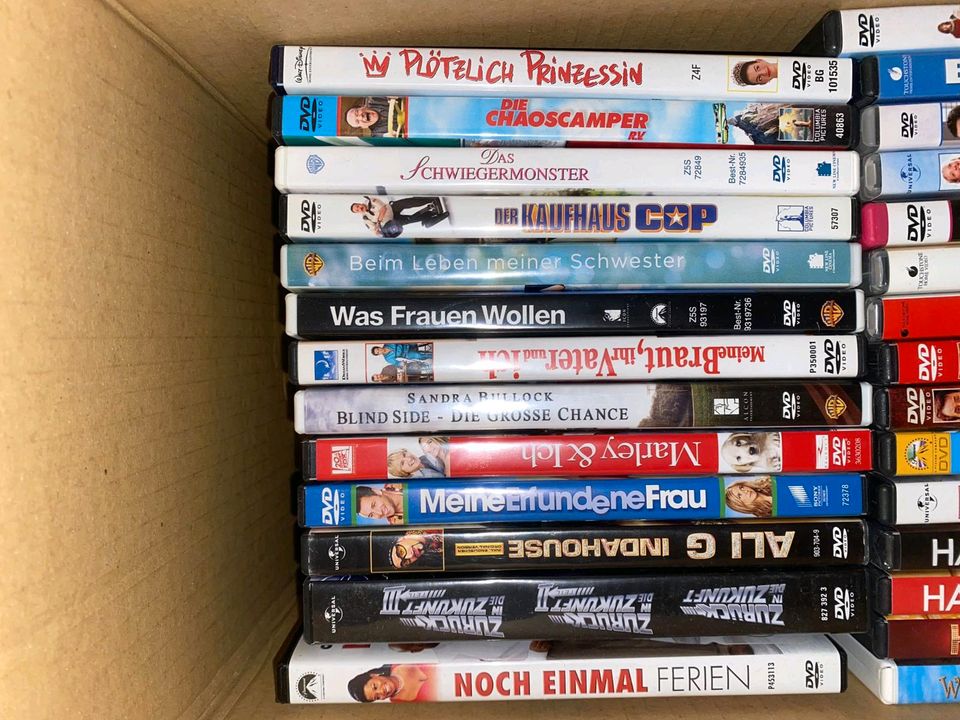 1 Karton voller DVDs in Sulzbach (Saar)