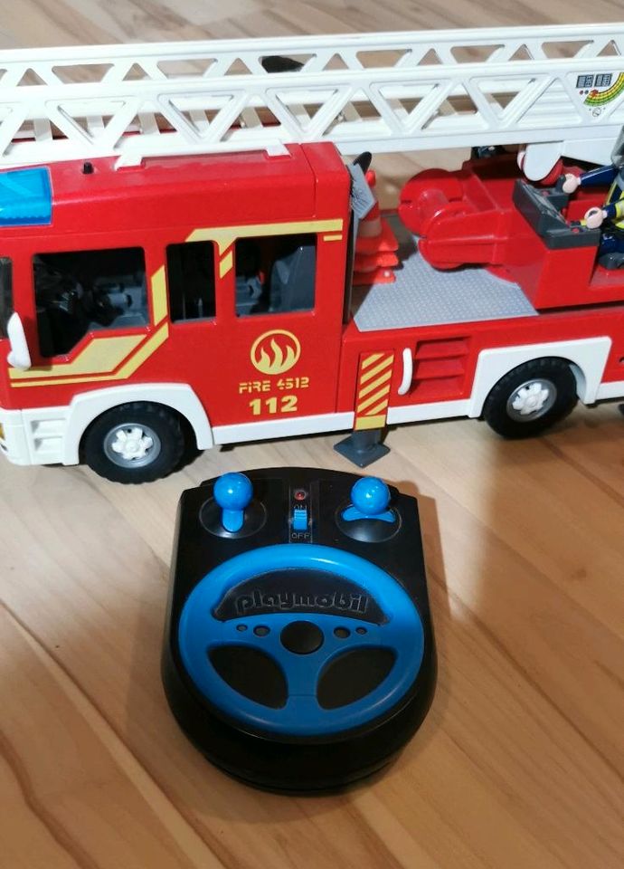 Playmobil Feuerwehr Leiterwagen 5362 incl. RC Modul Fernsteuerung in Schkopau